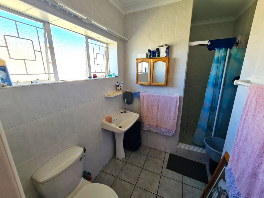 5 Bedroom Property for Sale in C Place Eastern Cape
